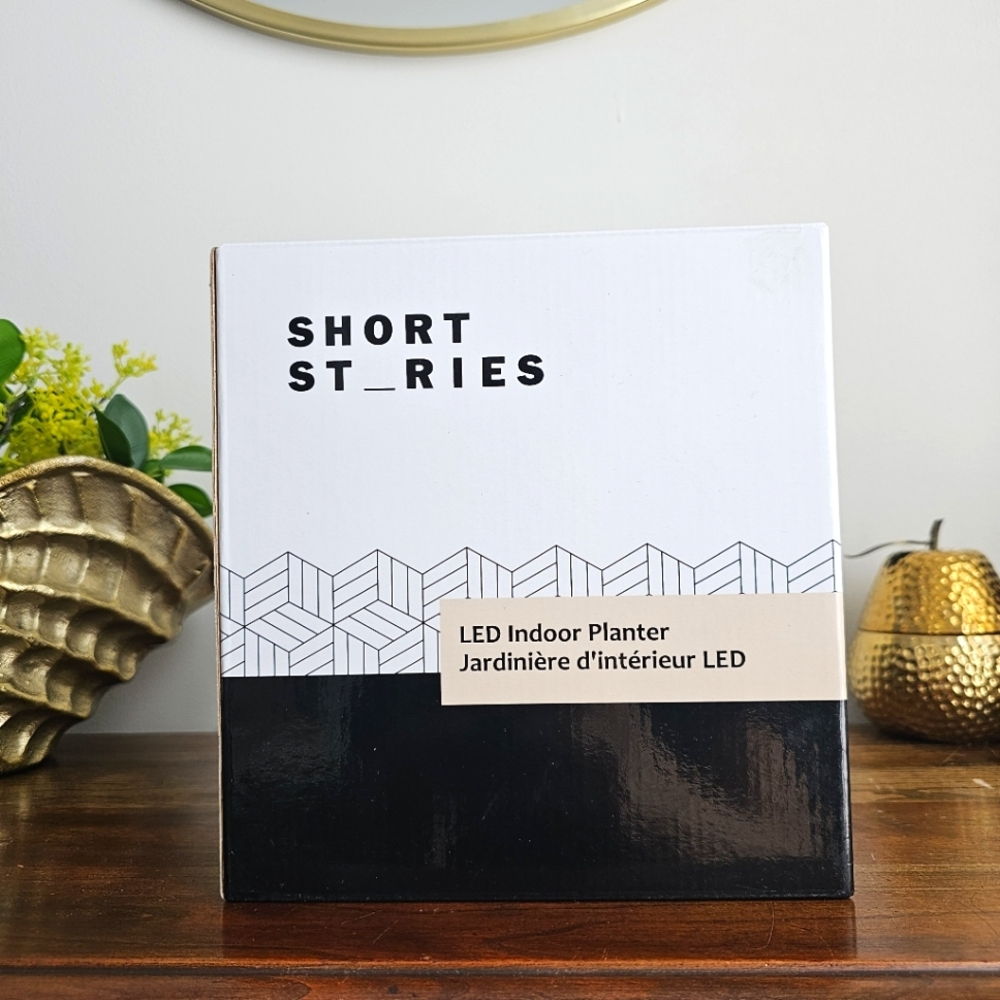 Short Stories LED Indoor Planter With Grow Light Brand New